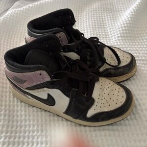 Nike Kids High-Top Sneakers in White, Black & Lavender